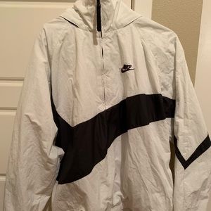 NIKE PULL OVER WIND BREAKER
